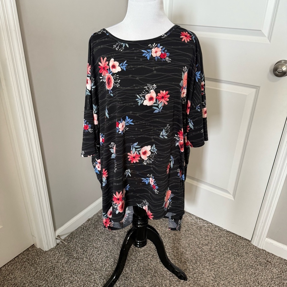 LuLaRoe Floral 3/4 Sleeve Irma Tunic